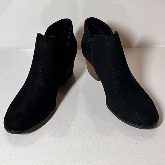 Lifestride Blake Microfiber Heeled Ankle Booties - Picture 2 of 6